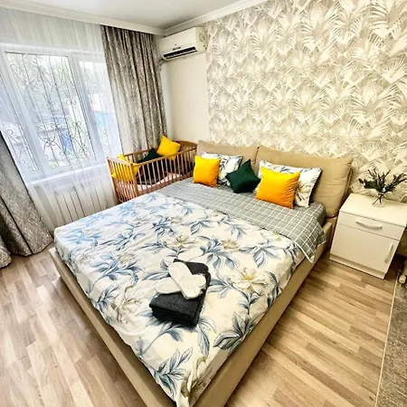 Four Bedrooms Apartment Almaty Exterior photo