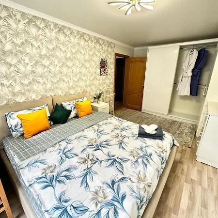 Four Bedrooms Apartment Almaty Exterior photo
